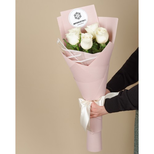 Купить на заказ Букет из 5 белых роз с доставкой в Шаре
