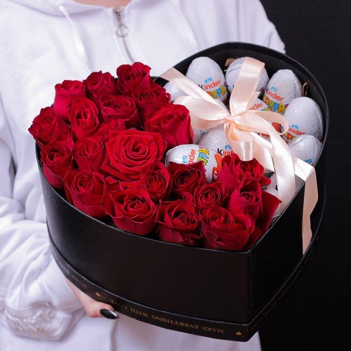 Купить на заказ Коробка роз и киндеров с доставкой в Шаре